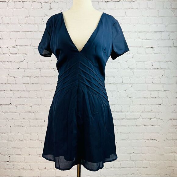 NEW with Tags Tobi Navy Plunge V-Neck Short Sleeve Mini Skater Dress - Picture 5 of 13